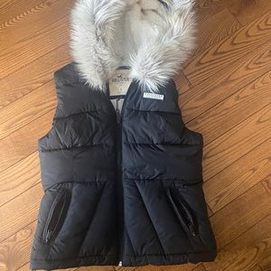 Hollister puffer vest with fur hood